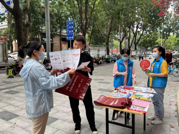 天河區冼村街深入社區開展《反有組織犯罪法》宣傳活動