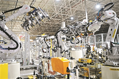 從汽車產線到低空飛行器 服務業為制造業“神助攻”